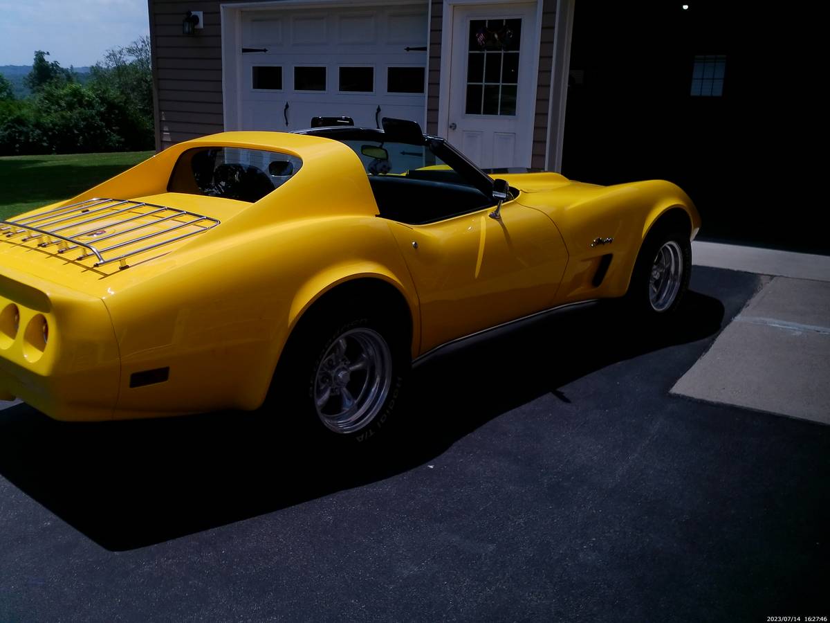 Chavy-corvette-stingray-1976-yellow-1