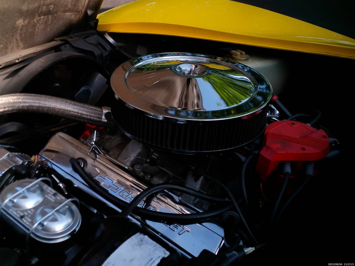 Chavy-corvette-stingray-1976-yellow-10