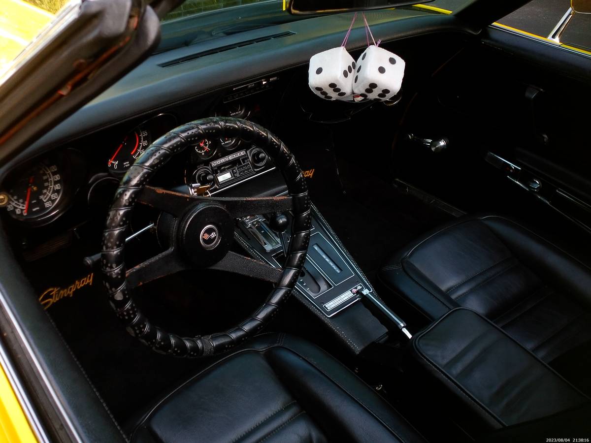 Chavy-corvette-stingray-1976-yellow-8