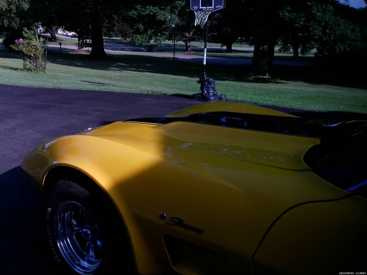 Chavy-corvette-stingray-1976-yellow-9