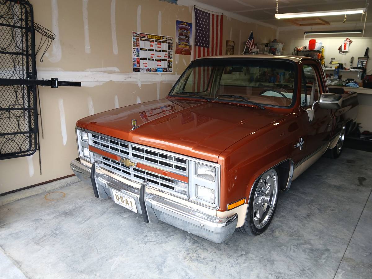Chev-silverado-r10-1987-custom-18