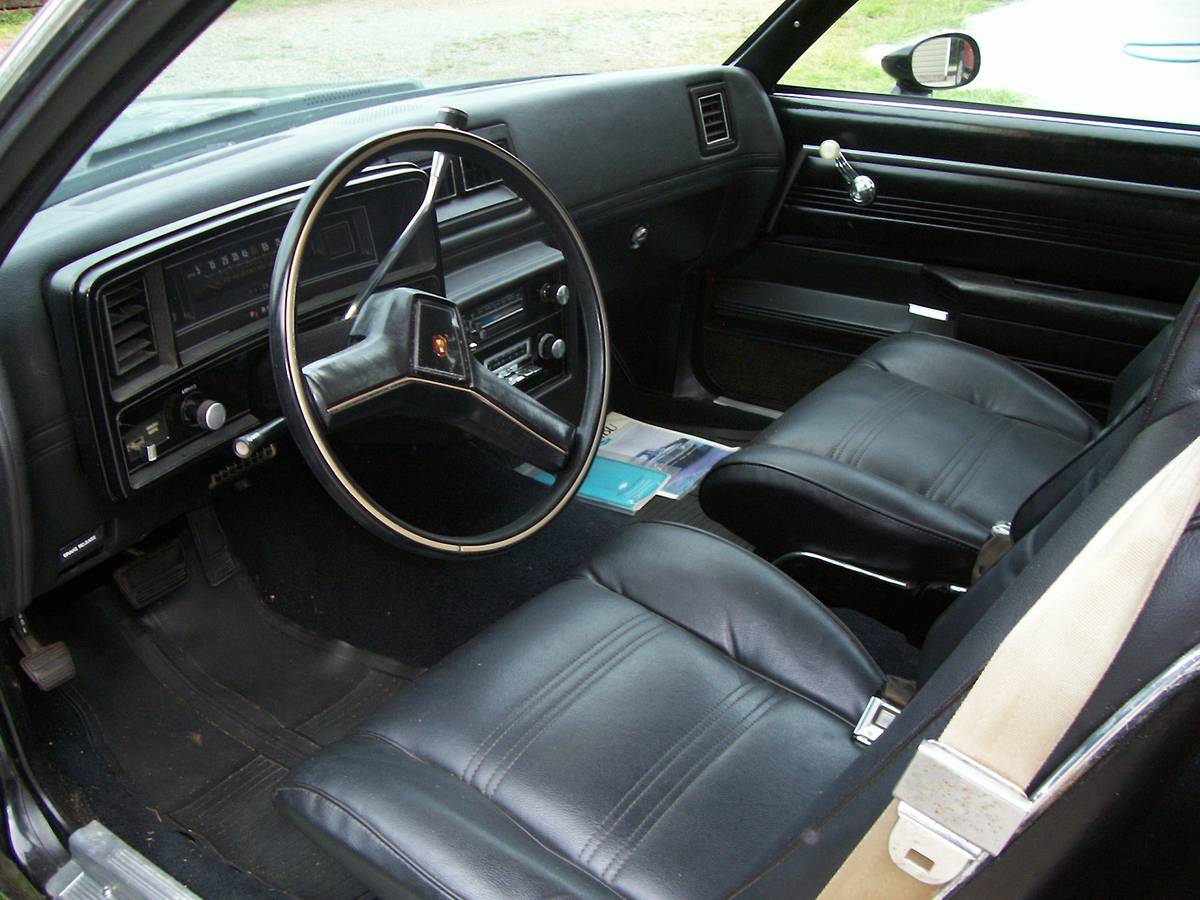 Chev.-malibu-classic-1980-black-4