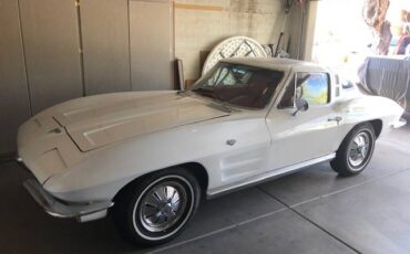 Cheverolet-corvette-stingray-1964-white-1