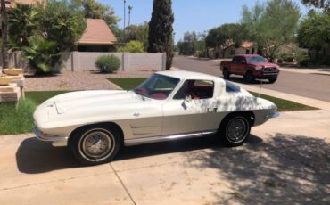 Cheverolet-corvette-stingray-1964-white-2