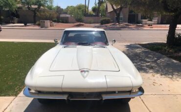 Cheverolet-corvette-stingray-1964-white-3