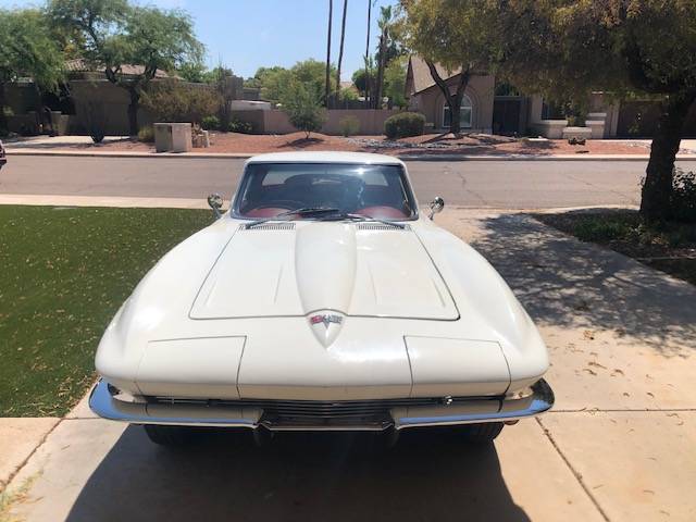 Cheverolet-corvette-stingray-1964-white-3