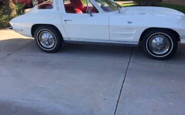Cheverolet-corvette-stingray-1964-white
