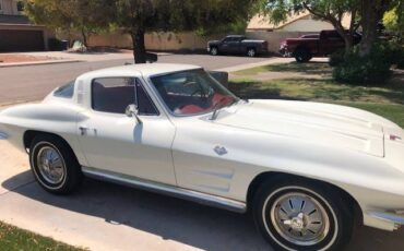 Cheverolet-corvette-stingray-1964-white-4