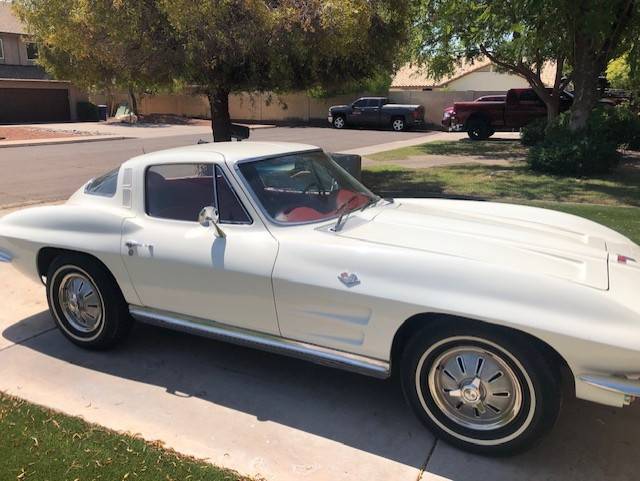 Cheverolet-corvette-stingray-1964-white-4