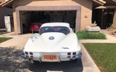 Cheverolet-corvette-stingray-1964-white-5