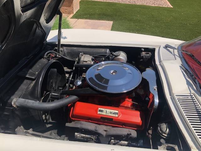 Cheverolet-corvette-stingray-1964-white-8