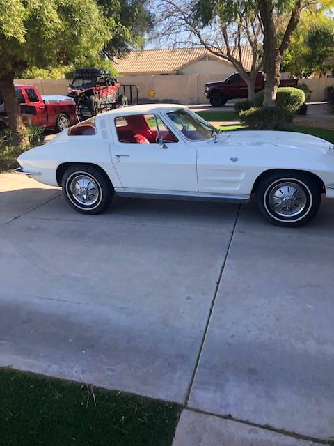 Cheverolet-corvette-stingray-1964-white
