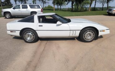 Chevolet-corvette-1984-white-3
