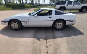 Chevolet-corvette-1984-white-4