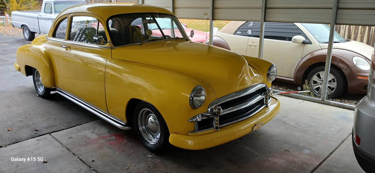 Chevolet-styline-coupe-1949-yellow