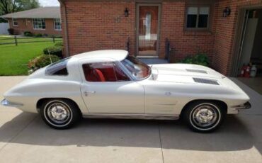 Chevroet-corvette-1963-white-2