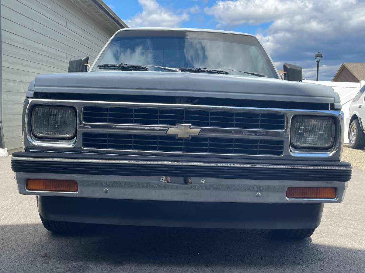 Chevroler-s-10-1991-white-2