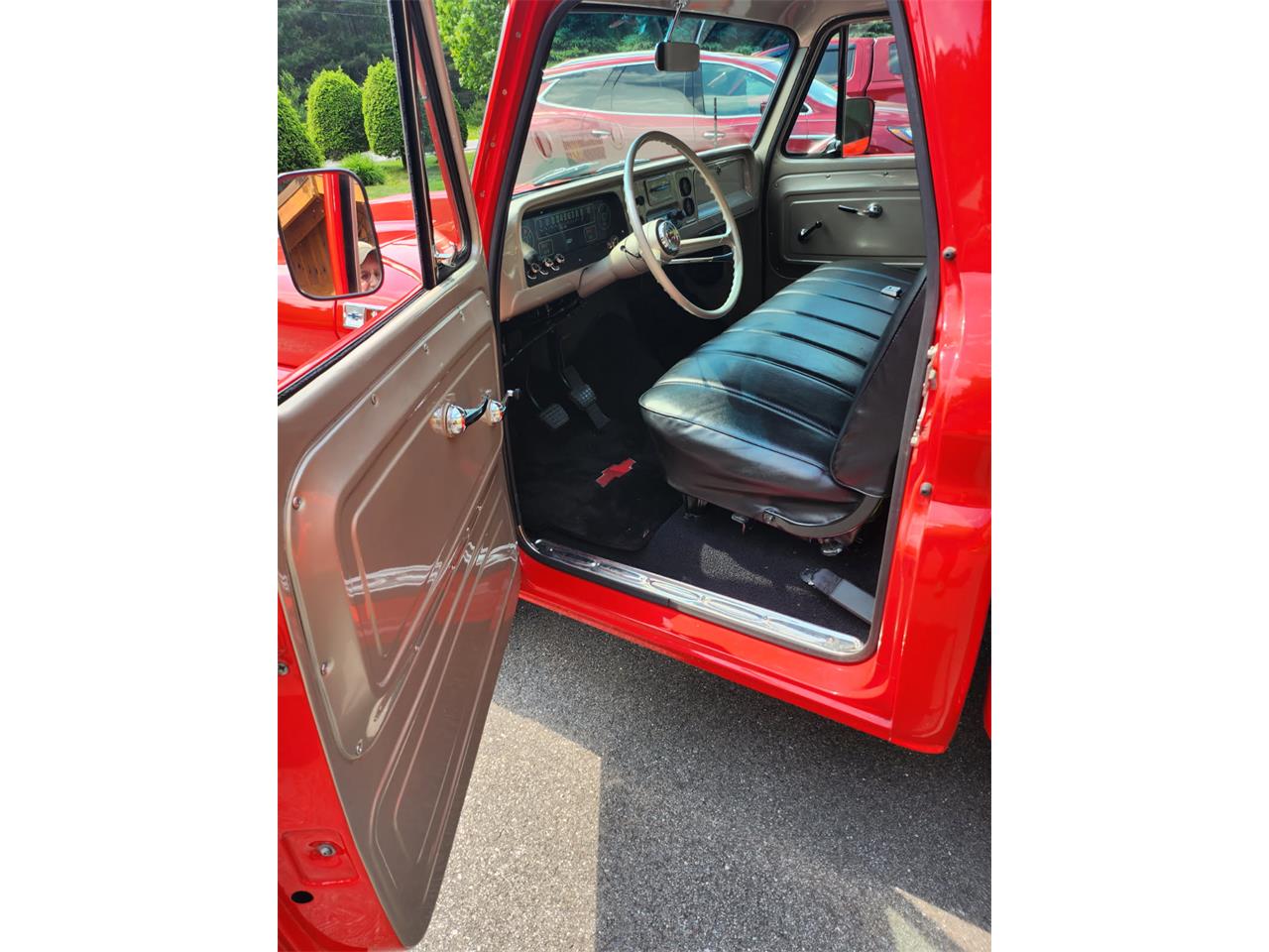 Chevrolet-12-ton-shortbox-1965-torch-red-beige-3