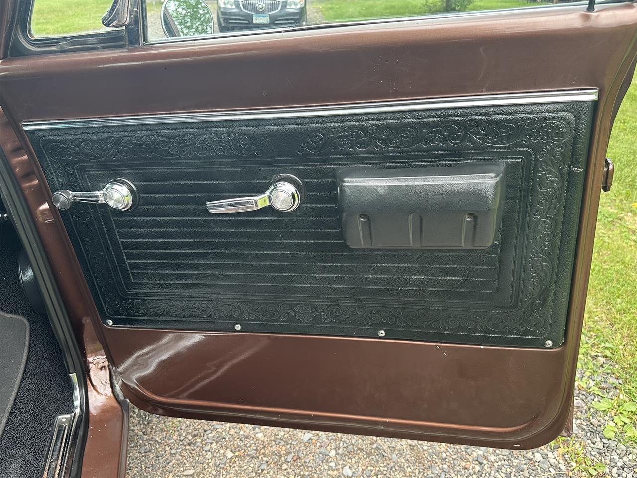 Chevrolet-12-ton-shortbox-1968-Metallic-Brown-Black-10