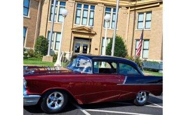 Chevrolet-150-1957-2-tone-randy-apple3-Black-amp-burgundy