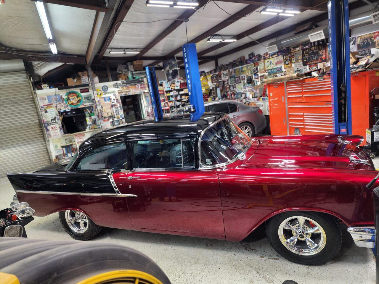 Chevrolet-150-1957-2-tone-randy-apple3-Black-amp-burgundy-4