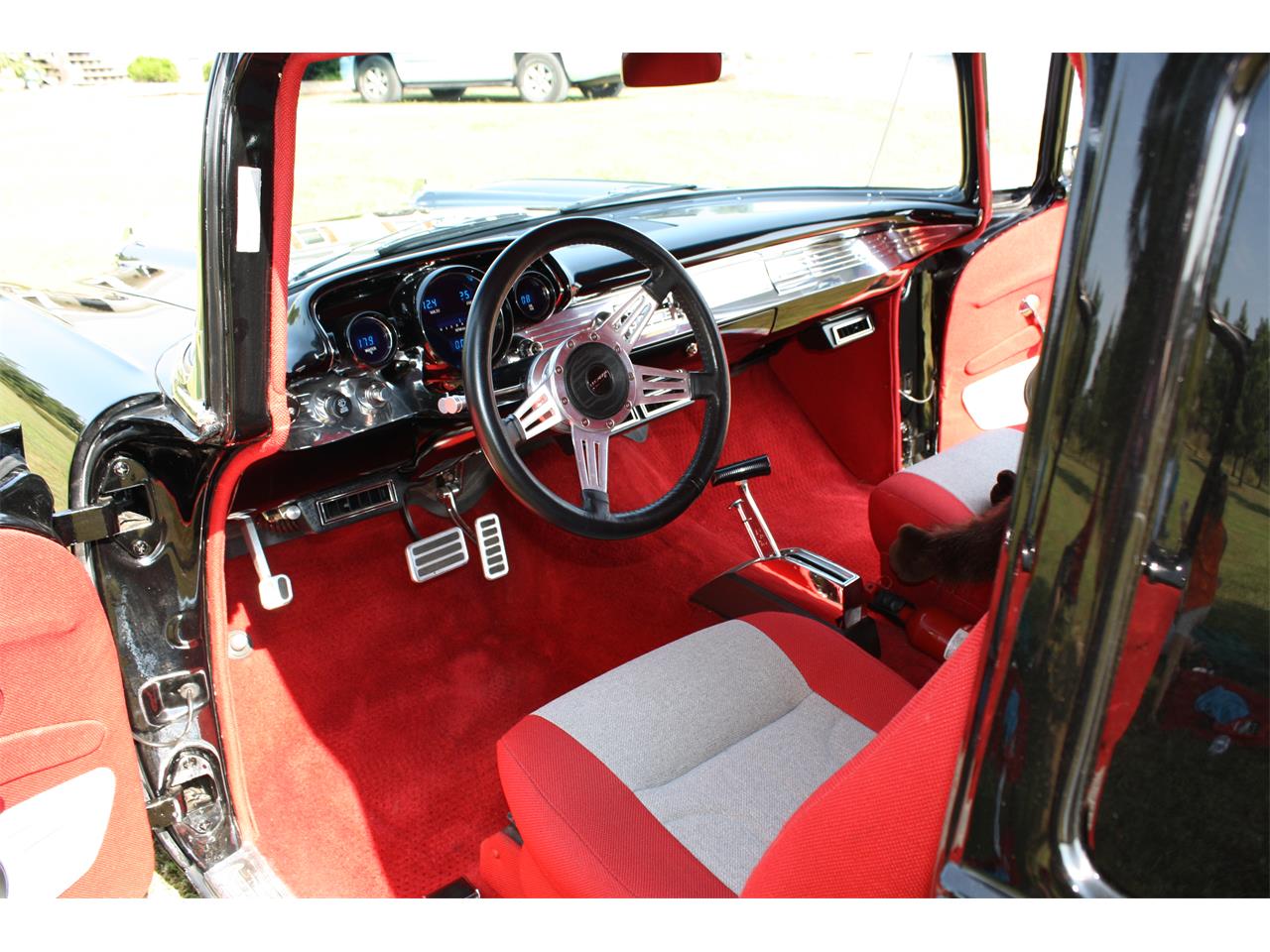 Chevrolet-150-1957-Black-Red-Gray-and-Black-3