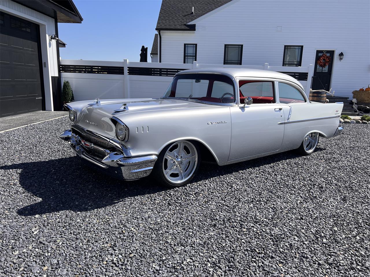 Chevrolet-150-1957-Silver-Red