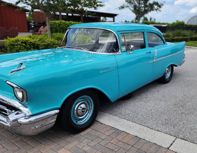 Chevrolet-150-1957-Tropical-Turquoise-Black-Light-Gray-1