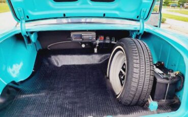 Chevrolet-150-1957-Tropical-Turquoise-Black-Light-Gray-3