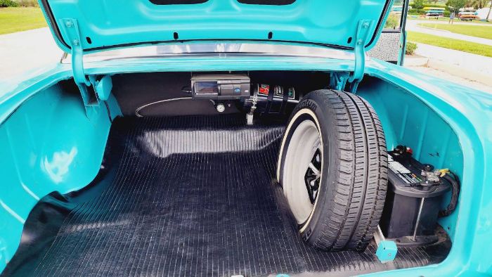 Chevrolet-150-1957-Tropical-Turquoise-Black-Light-Gray-3