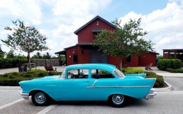 Chevrolet-150-1957-Tropical-Turquoise-Black-Light-Gray-4
