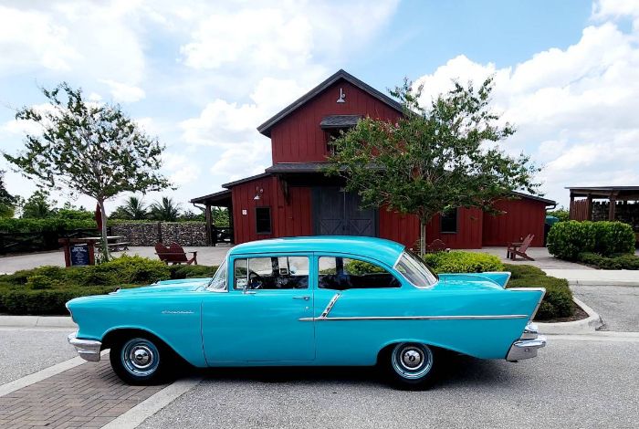 Chevrolet-150-1957-Tropical-Turquoise-Black-Light-Gray-4