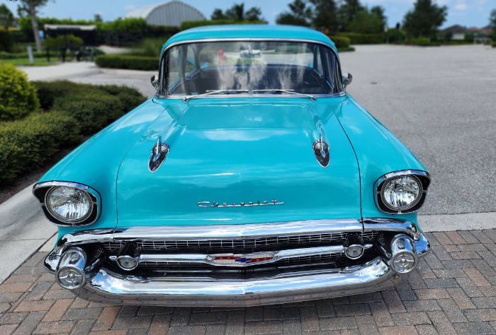 Chevrolet-150-1957-Tropical-Turquoise-Black-Light-Gray-8