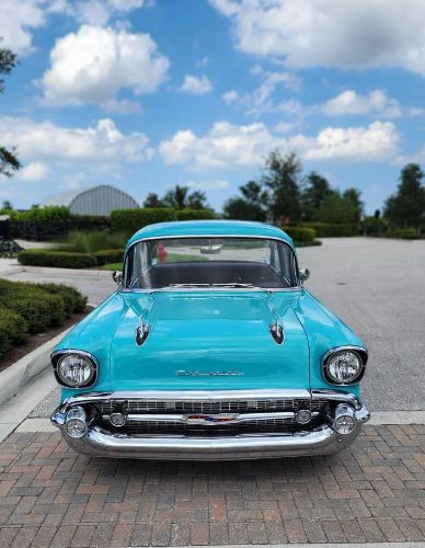 Chevrolet-150-1957-Tropical-Turquoise-Black-Light-Gray-9