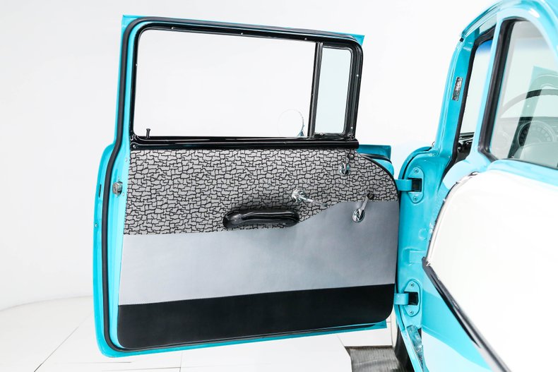 Chevrolet-150-1957-Tropical-Turquoise-Gray-And-Black-11