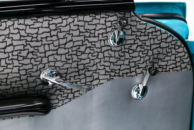 Chevrolet-150-1957-Tropical-Turquoise-Gray-And-Black-12