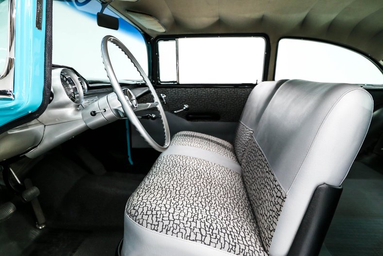 Chevrolet-150-1957-Tropical-Turquoise-Gray-And-Black-29