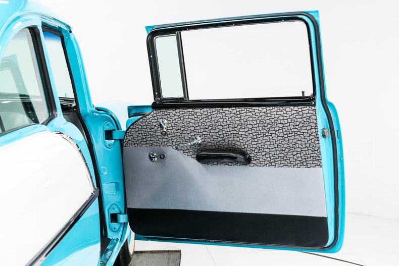 Chevrolet-150-1957-Tropical-Turquoise-Gray-And-Black-33