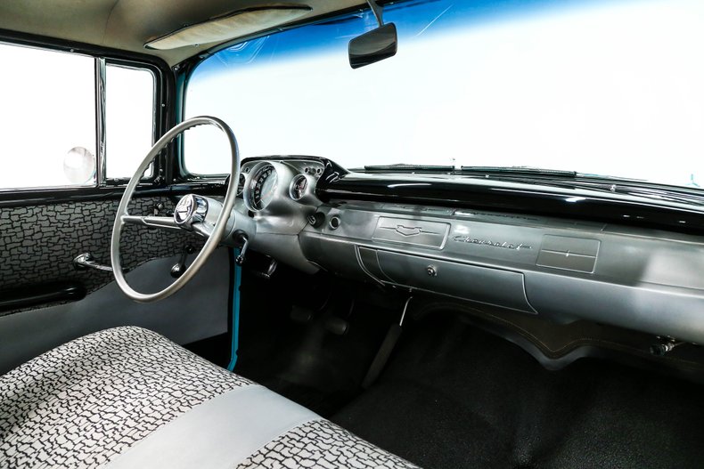 Chevrolet-150-1957-Tropical-Turquoise-Gray-And-Black-37