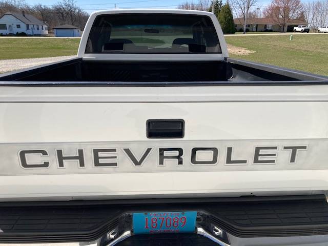 Chevrolet-1500-1993-white-11