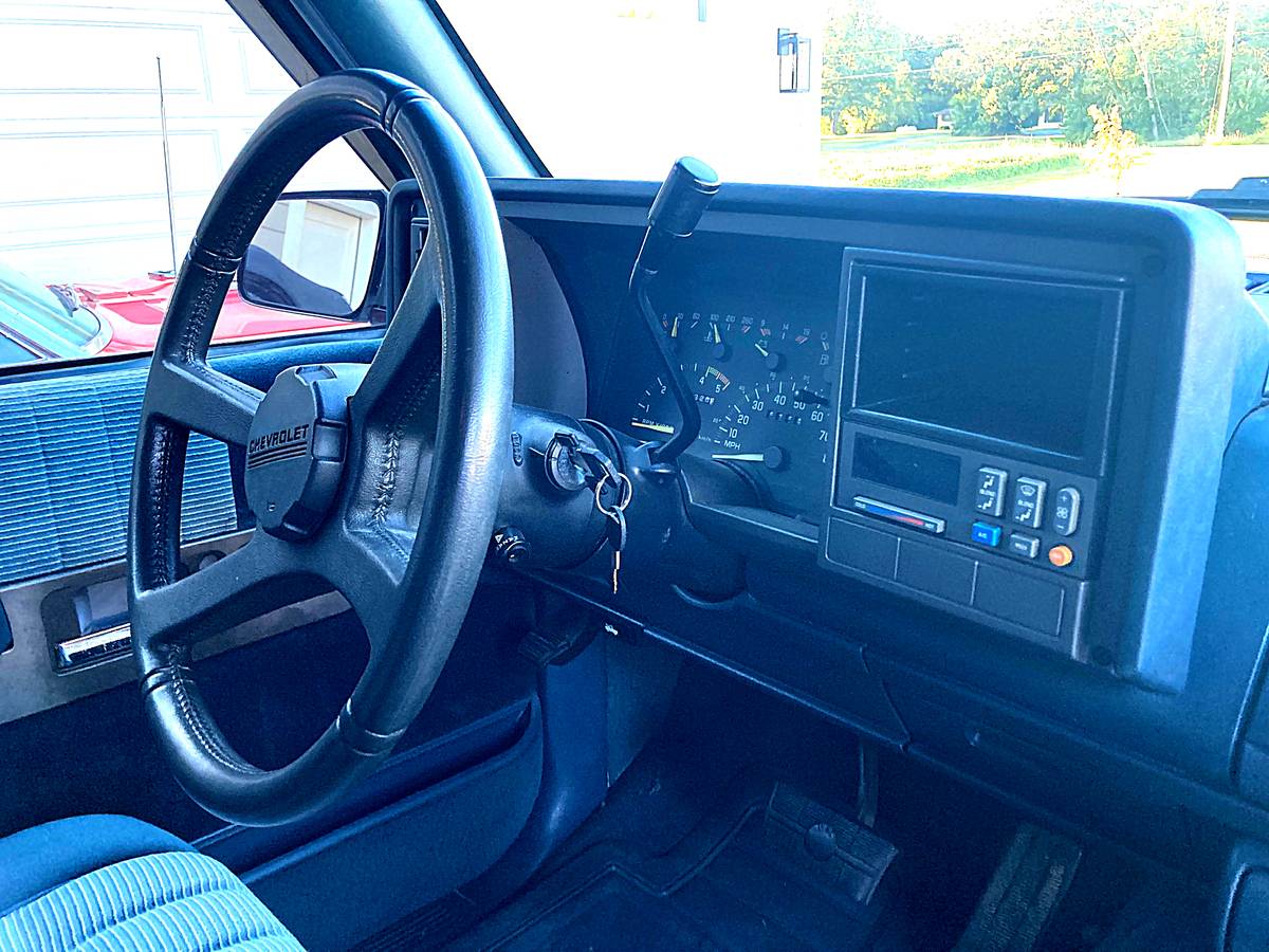 Chevrolet-1500-1993-white-12