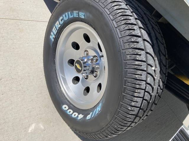 Chevrolet-1500-1993-white-13
