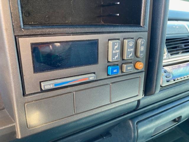 Chevrolet-1500-1993-white-14