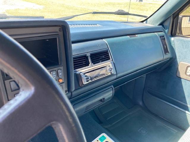 Chevrolet-1500-1993-white-18