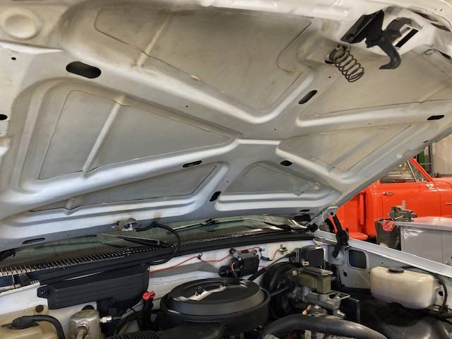 Chevrolet-1500-1993-white-22