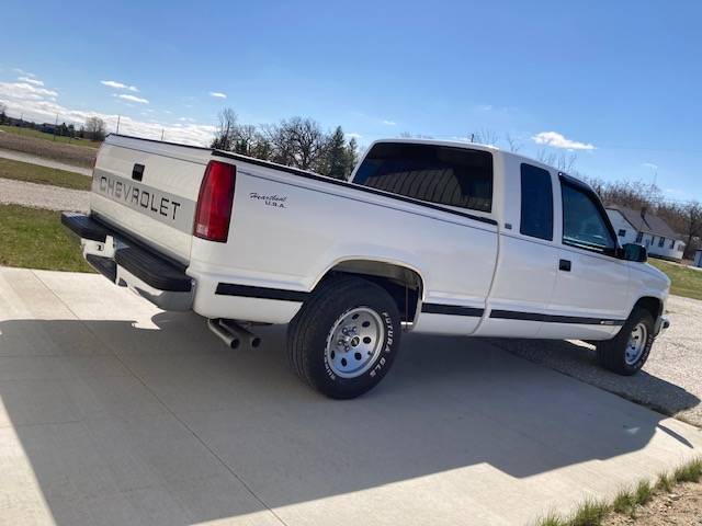 Chevrolet-1500-1993-white-4