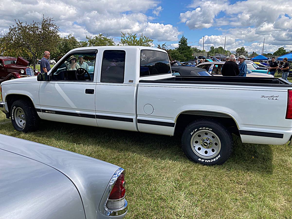 Chevrolet-1500-1993-white-4