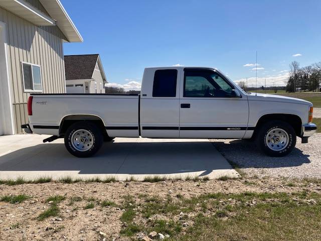Chevrolet-1500-1993-white-5
