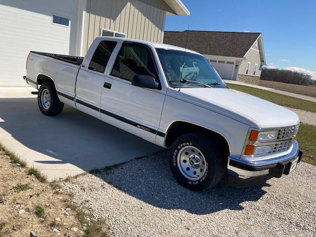 Chevrolet-1500-1993-white-6