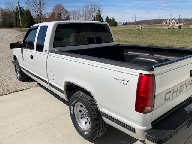 Chevrolet-1500-1993-white-7